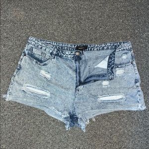 Them booty jean shorts